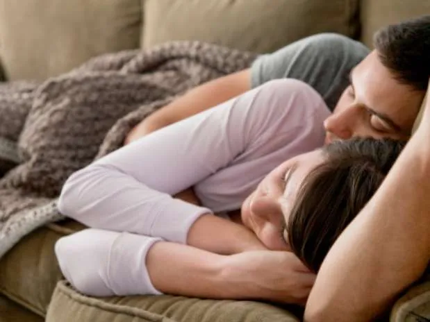 Imagenes durmiendo abrazados - Imagui