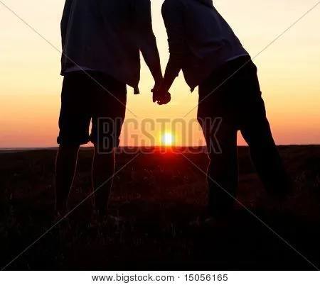 Pareja agarrados de la mano Fotos stock e Imágenes stock | Bigstock