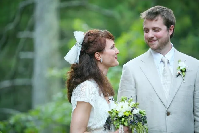 PAREJA DE NOVIOS EN BODA - Imagui