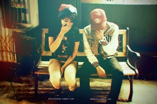 Pareja Sentada - Swagger Inc. | Imágenes Hilandy Pareja Sentada - Swagger Inc. | Imágenes Hilandy