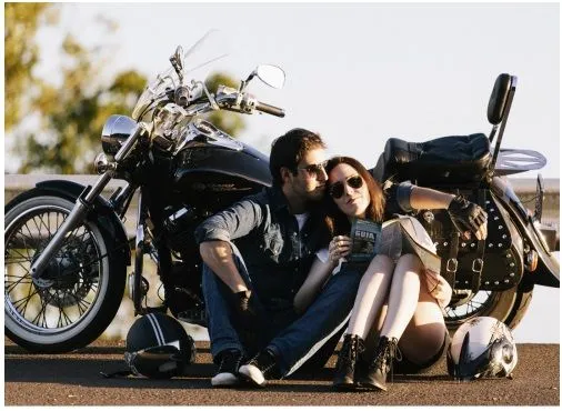 pareja_moto_506.jpg