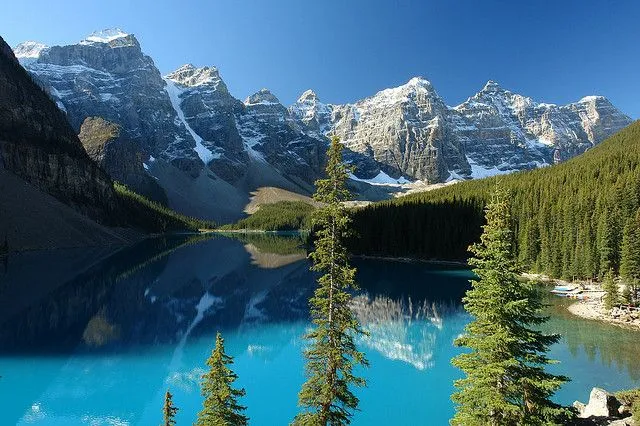 El parque de los lagos de agua turquesa en Canadá (Parque Nacional ... El parque de los lagos de agua turquesa en Canadá (Parque Nacional ...