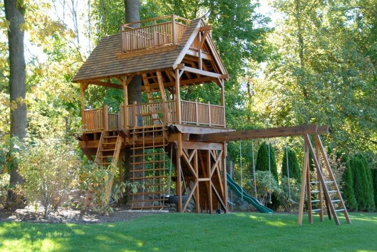 Parques infantiles en el jardín para un verano divertido