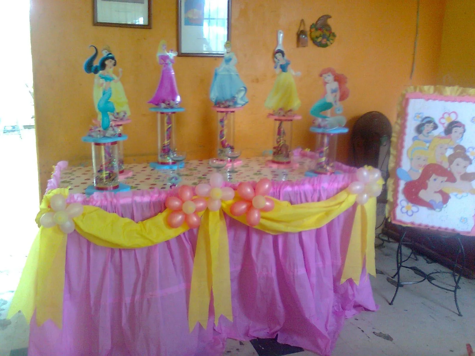 Party &amp; Piñatas "Variedades Dana's": Princesas Disney