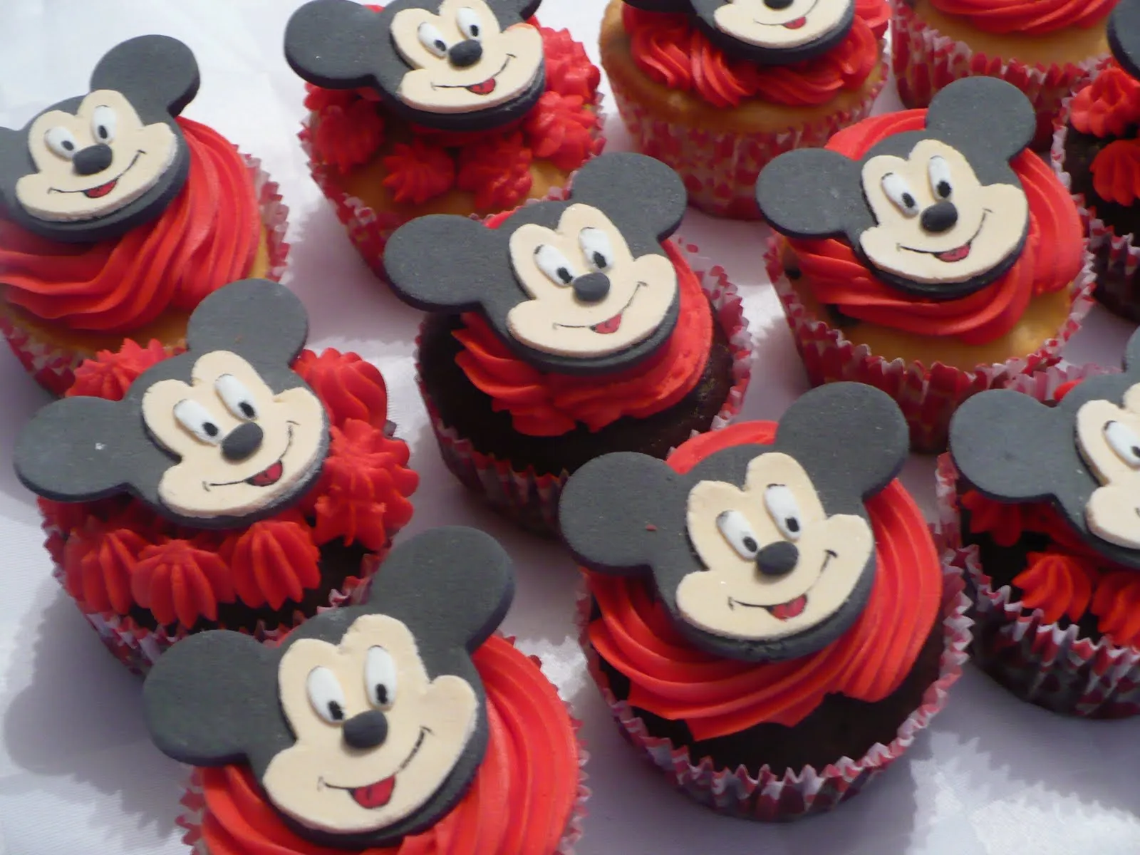 Party Cupcakes: Cupcakes especiales: Mickey Mouse Party Cupcakes: Cupcakes especiales: Mickey Mouse