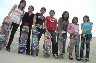 LaS CoSaS q PaSaN: LaS cHicAS y el skate