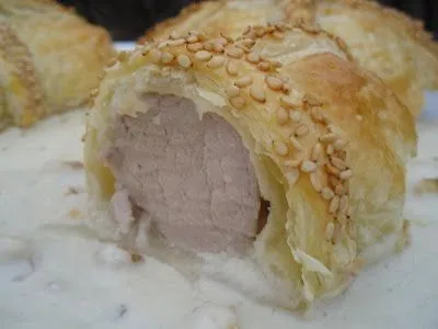 PASEN Y DEGUSTEN: SOLOMILLO DE CERDO EN HOJALDRE CON SALSA DE QUESO