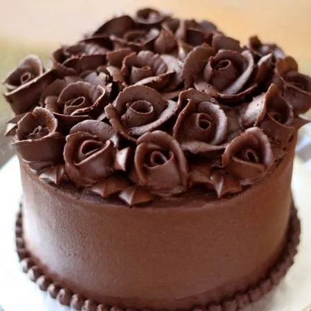 Paso 7: CÓMO CUBRIR Y DECORAR UNA TARTA CON COBERTURA DE CHOCOLATE ... Paso 7: CÓMO CUBRIR Y DECORAR UNA TARTA CON COBERTURA DE CHOCOLATE ...