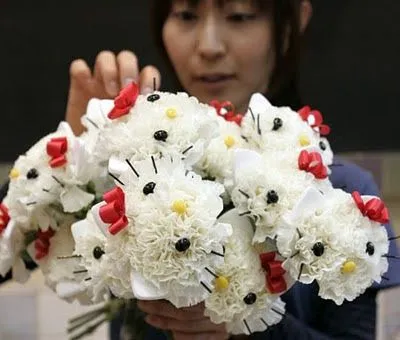 PASO A PASO CON JEANNINE: RAMO DE FLORES HELLO KITTY PASO A PASO CON JEANNINE: RAMO DE FLORES HELLO KITTY
