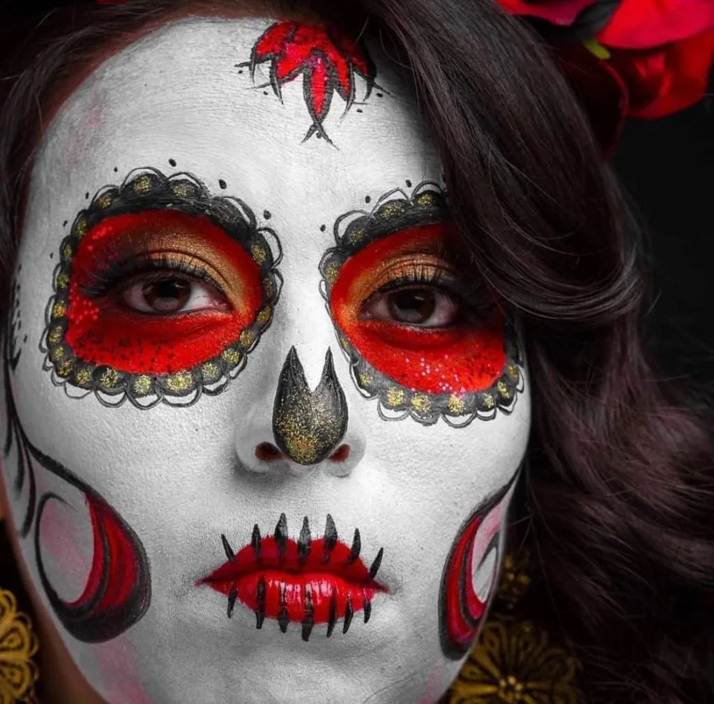Paso a paso para conseguir el mejor maquillaje de catrina | Grazia Paso a paso para conseguir el mejor maquillaje de catrina | Grazia