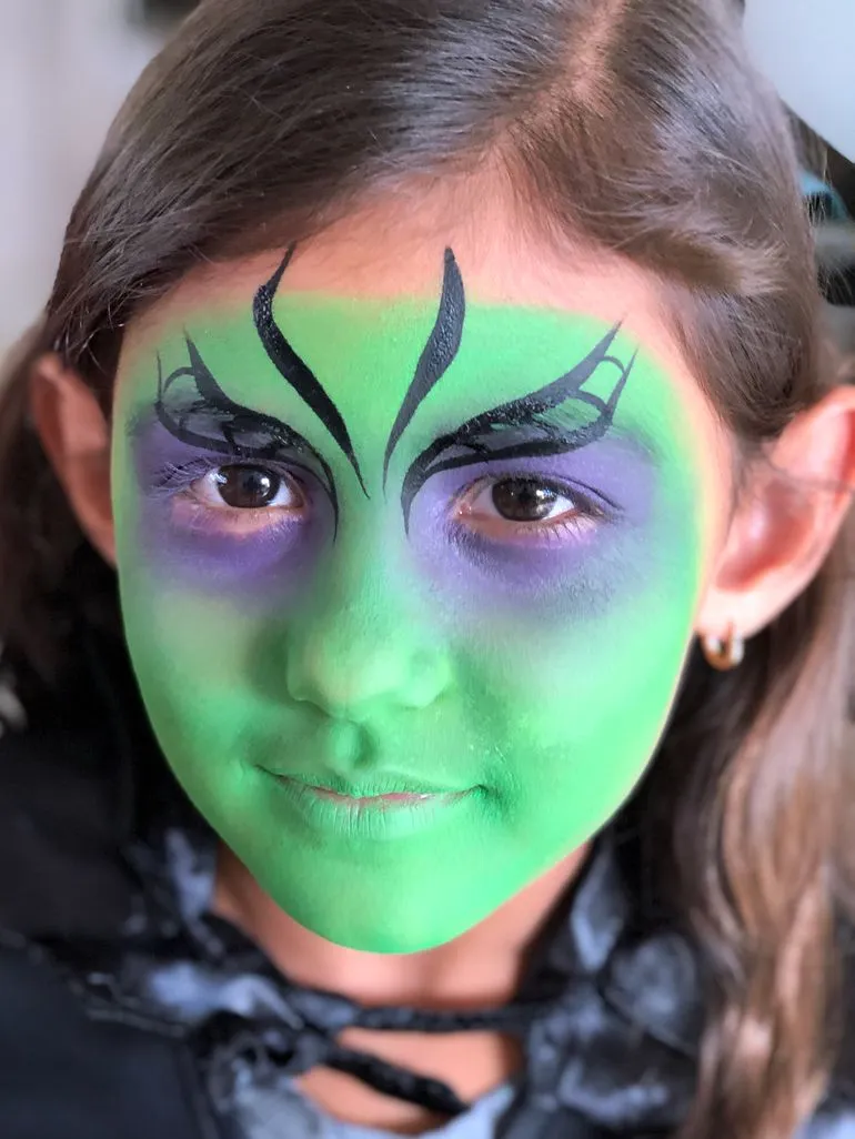 Paso a paso maquillaje para niños en Halloween - BabyCenter Paso a paso maquillaje para niños en Halloween - BabyCenter