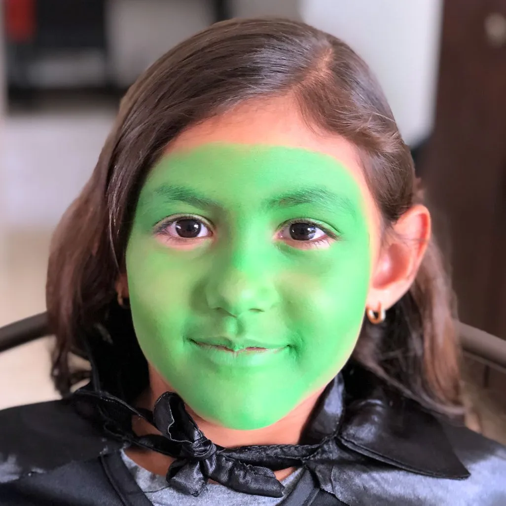 Paso a paso maquillaje para niños en Halloween - BabyCenter Paso a paso maquillaje para niños en Halloween - BabyCenter