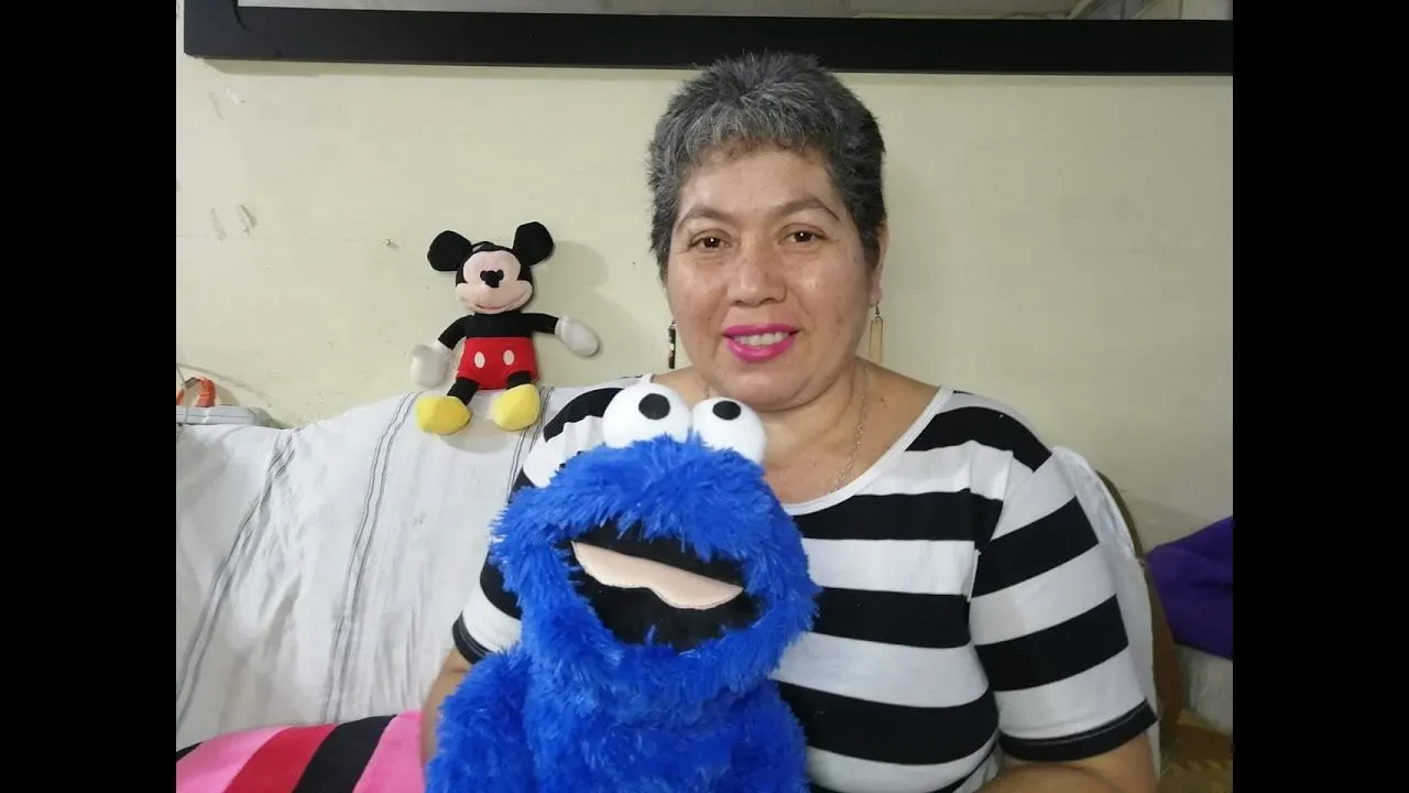 PASO A PASO PELUCHE MONSTRUO COME GALLETAS (PLAZA SESAMO) - YouTube PASO A PASO PELUCHE MONSTRUO COME GALLETAS (PLAZA SESAMO) - YouTube