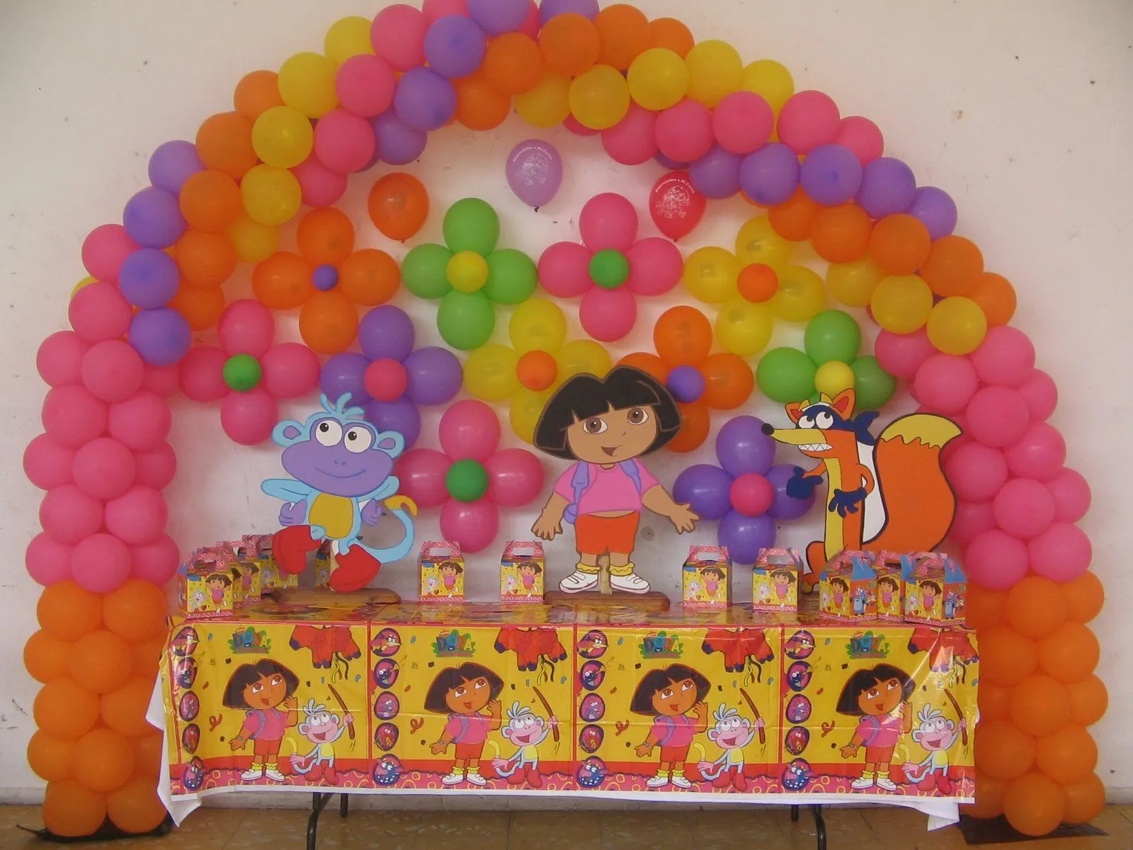 Daprisna "Dulces Recuerdo": mesa de Pastel Dora la Exploradora