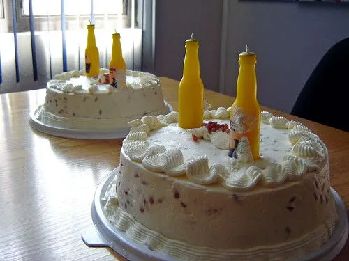 Pastel de cumpleaños de cerveza - Imagui