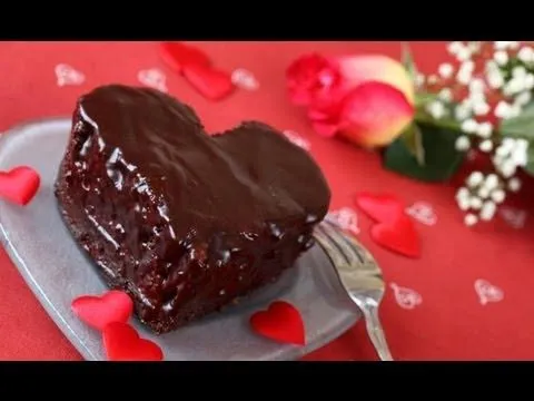 PASTEL DE CHOCOLATE CON FORMA DE CORAZON!! MUUUUY RICO!! - YouTube