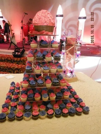 Pastel y cupcakes Xv años de Cupcake by Jana | Fotos Pastel y cupcakes Xv años de Cupcake by Jana | Fotos