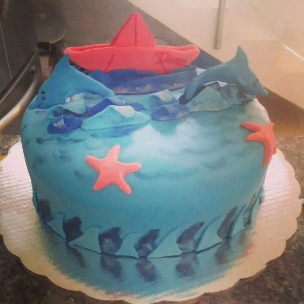 Pastel decorado delfines. Todo de fondant | Hecho en Casa ... Pastel decorado delfines. Todo de fondant | Hecho en Casa ...