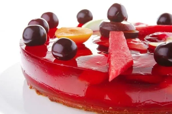 Pastel de gelatina, cargado de frutas - Recetín