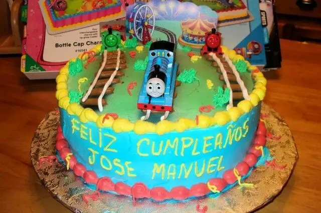 Pastel de merengue Thomas el tren | decoración de fiestas ... Pastel de merengue Thomas el tren | decoración de fiestas ...