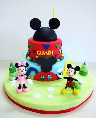Pastel #Mickey y #Minnie saliendo de un paquete de regalo cada uno ... Pastel #Mickey y #Minnie saliendo de un paquete de regalo cada uno ...