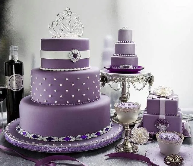 Pastel en morado | PASTELES XV AÑOS | Pinterest | Pastel