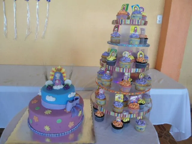Pastel y torre de cupcakes Virgencita plis | Flickr - Photo Sharing!