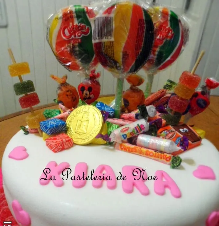 La Pasteleria de Noe: TORTA DECORADA CON GOLOSINAS La Pasteleria de Noe: TORTA DECORADA CON GOLOSINAS