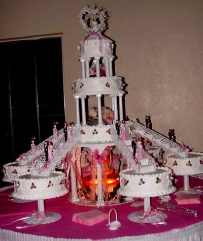 Pasteles de 15 Años con Fuentes Pasteles de 15 Años con Fuentes