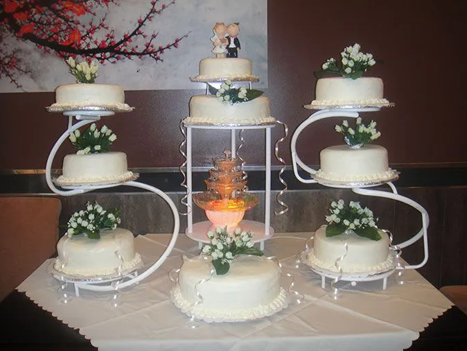 Pasteles de boda con fuentes - Imagui