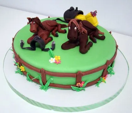 Tortas de cumpleaños decorada con imagen caballos - Imagui