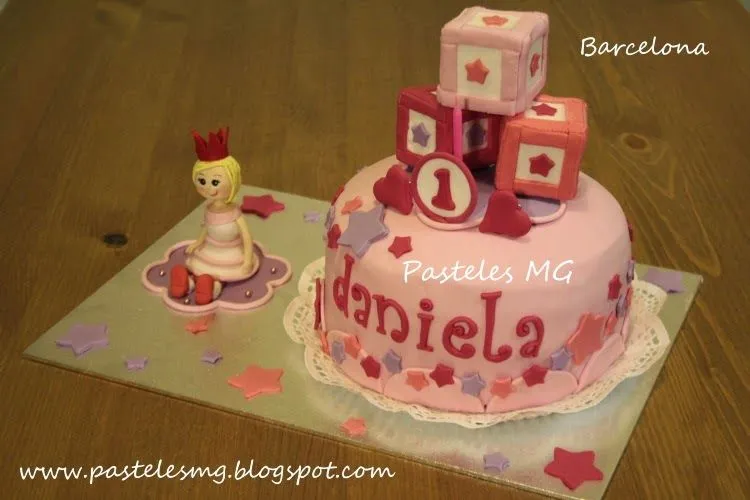 Pasteles MG: Tarta Personalizada para el Primer Año de una Princesita. Pasteles MG: Tarta Personalizada para el Primer Año de una Princesita.