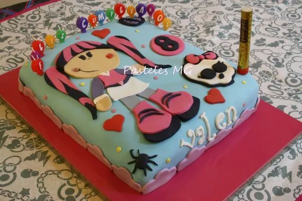 Pasteles MG: Inspiración Monster High! Tarta con Fofucha Draculaura. Pasteles MG: Inspiración Monster High! Tarta con Fofucha Draculaura.