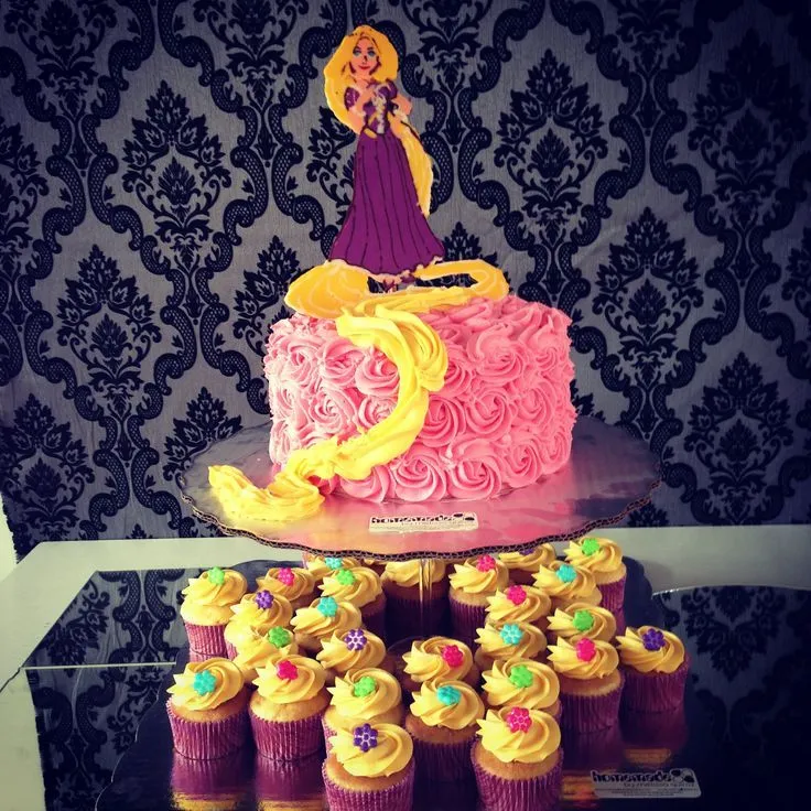 Rapunzel pastel y cupcakes | Pasteles rapunzel | Pinterest