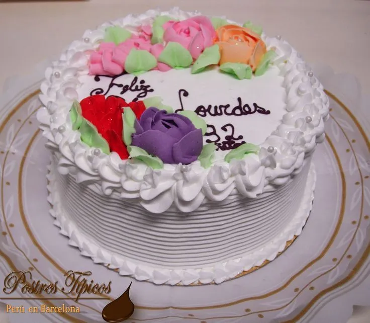 Torta con merengue violeta y flores de pastillaje | Tartas y ...