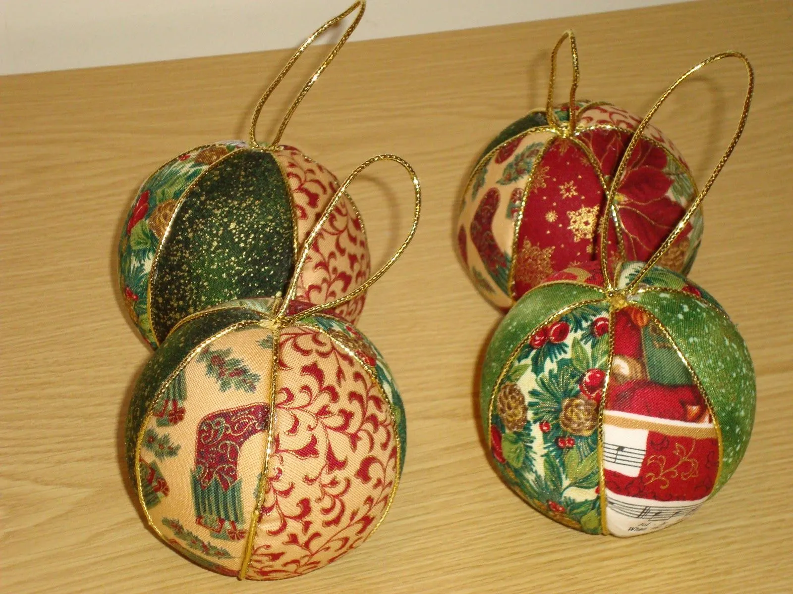 Patchwork y manualidades: Bolas para el árbol Patchwork y manualidades: Bolas para el árbol