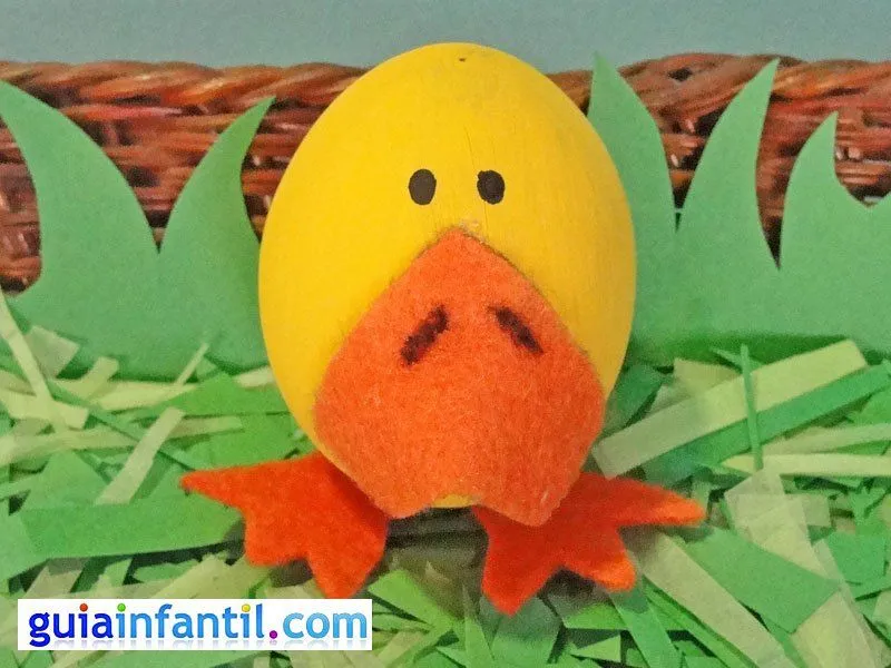 Patito travieso. Manualidades infantiles con huevos Patito travieso. Manualidades infantiles con huevos