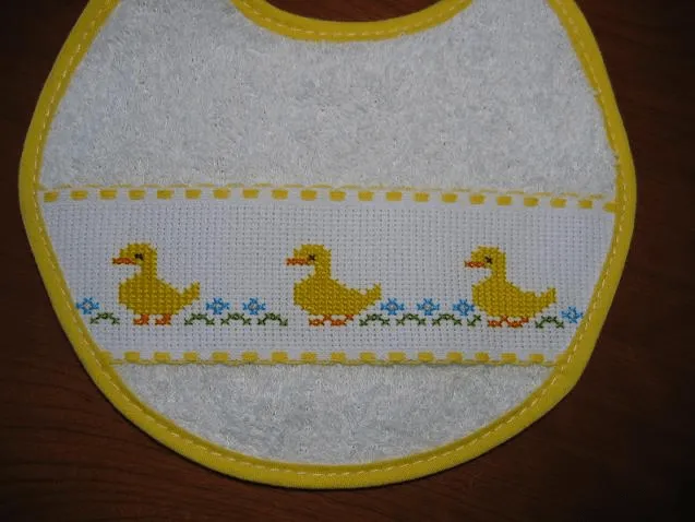 Patitos en punto de cruz para baberos - Imagui Patitos en punto de cruz para baberos - Imagui