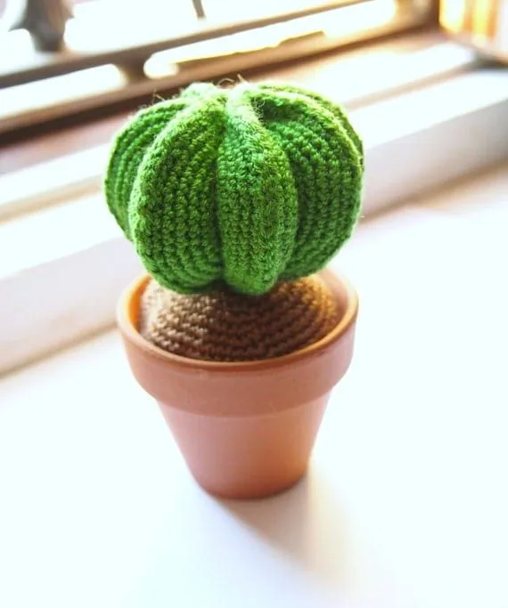 Patron de un cactus verde realizado en crochet. PDF por Malespintes