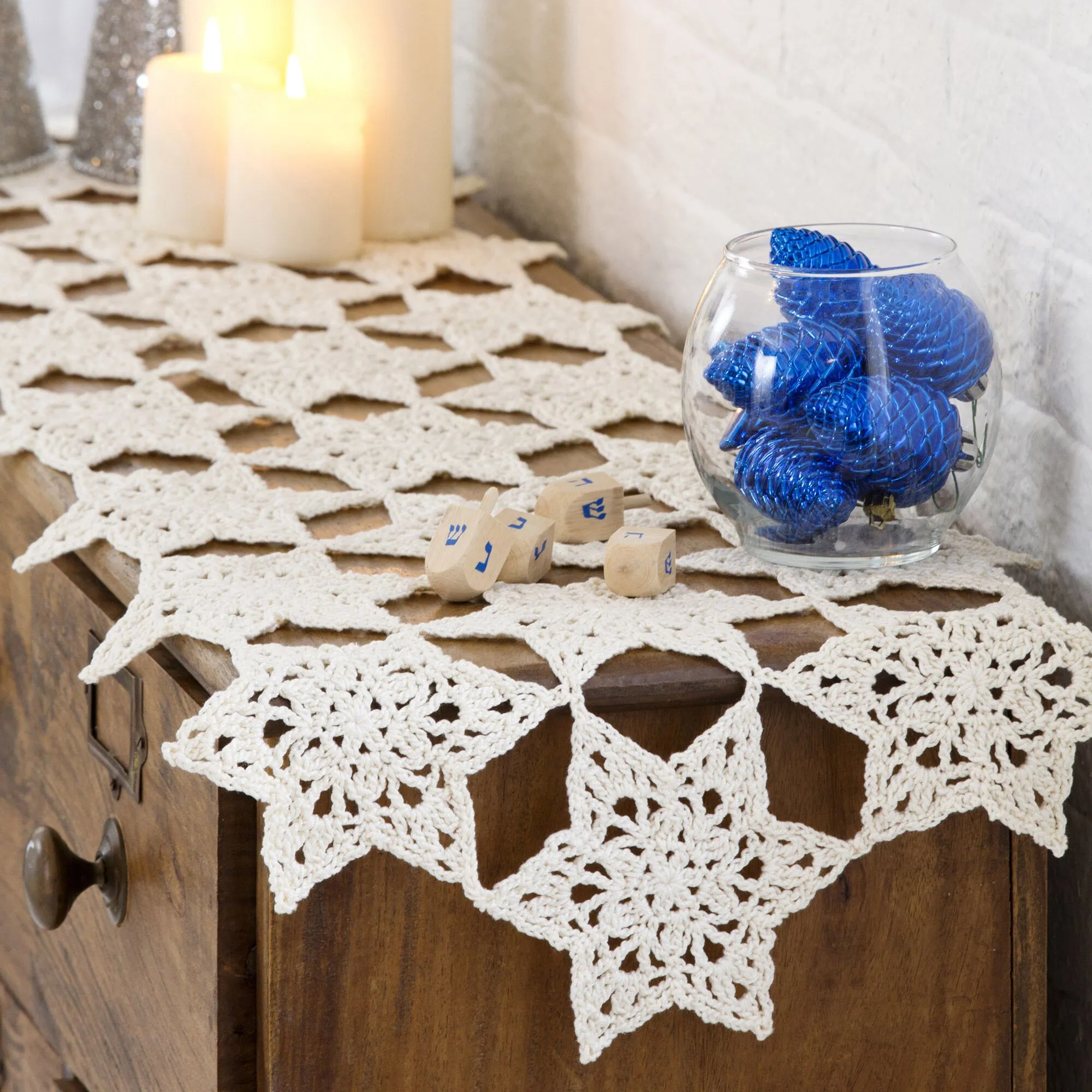 PATRÓN GRATIS Elegante Camino de Mesa en Estrellas a Crochet - Crochetisimo PATRÓN GRATIS Elegante Camino de Mesa en Estrellas a Crochet - Crochetisimo