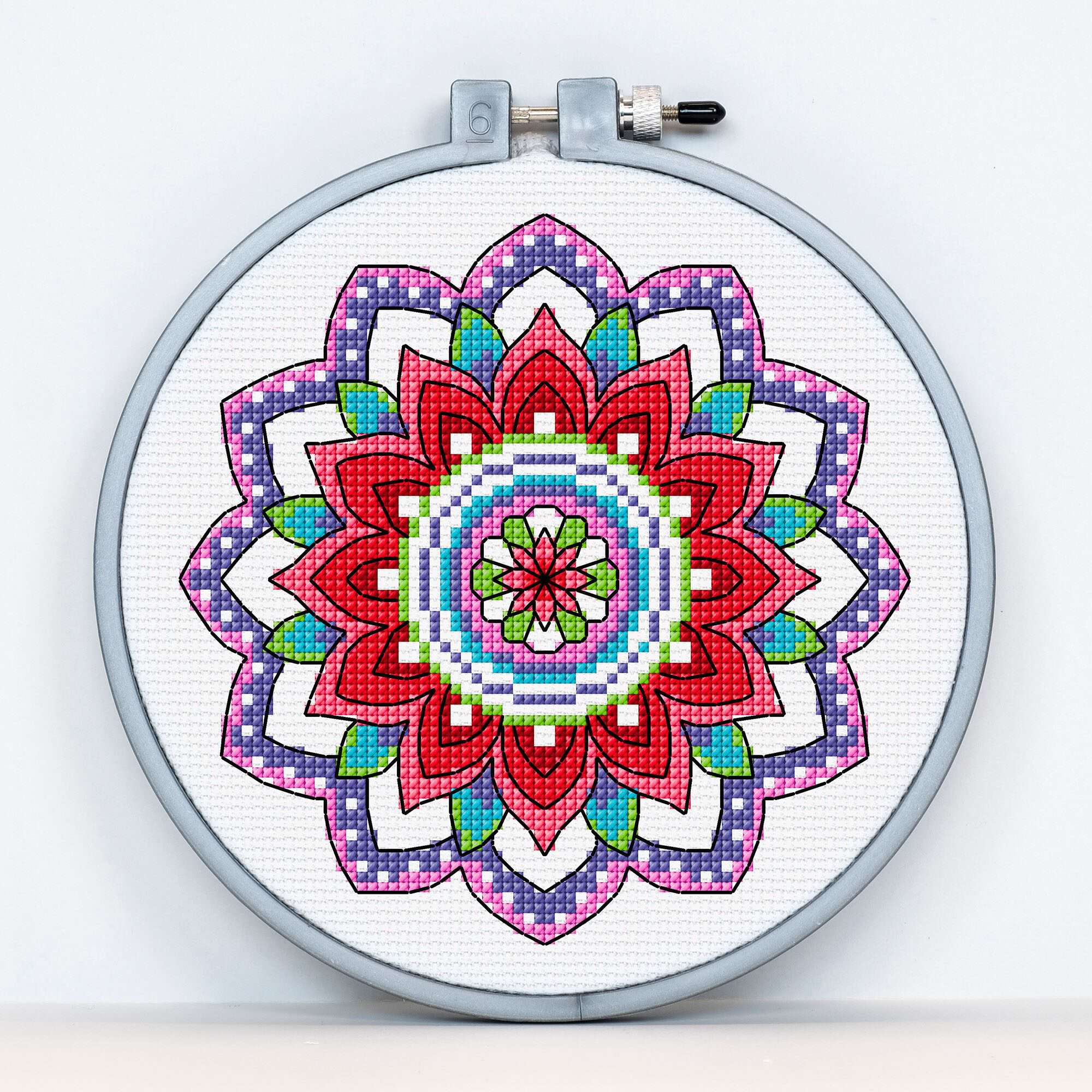 PATRÓN GRATIS Relajante Mandala en Bordado - Crochetisimo PATRÓN GRATIS Relajante Mandala en Bordado - Crochetisimo