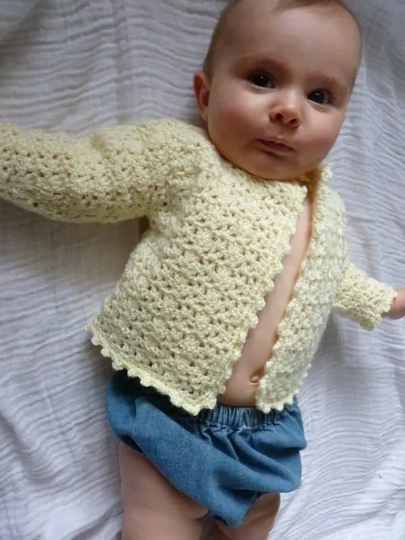 MIL AZAHARES BLANCOS: Chaleco de niña y chaquetita de crochet