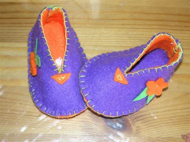 Patrones zapatitos bebé fieltro - Imagui