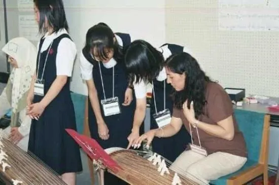 Patty interpretando melodías japonesas en instrumento japonés ... Patty interpretando melodías japonesas en instrumento japonés ...