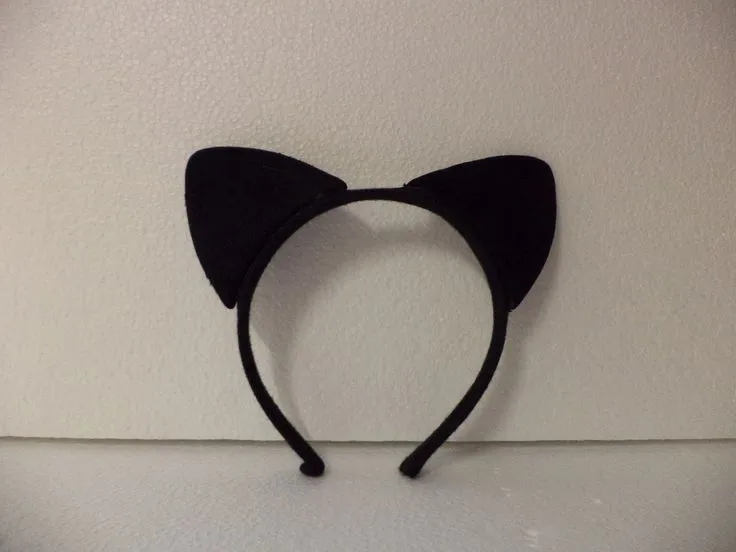 Paty Cantú con su diadema de orejas de gato | Hair crap ... Paty Cantú con su diadema de orejas de gato | Hair crap ...