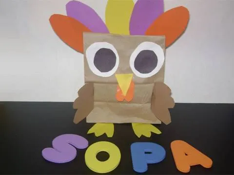 Pavo de colores echo con una bolsa de papel reciclada - YouTube