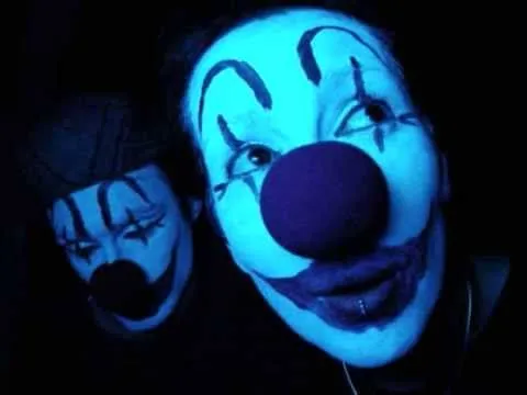 payaso de ojos tristes akwid - YouTube