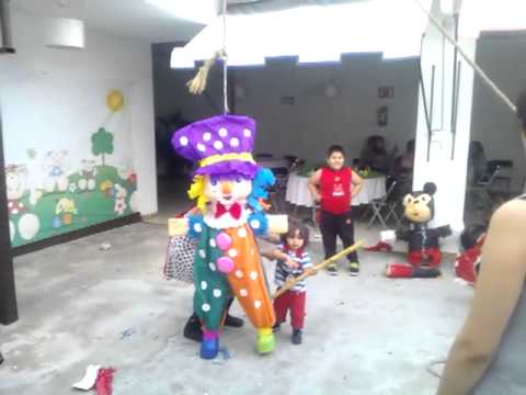 04 payaso piñata sandrek 1 - YouTube