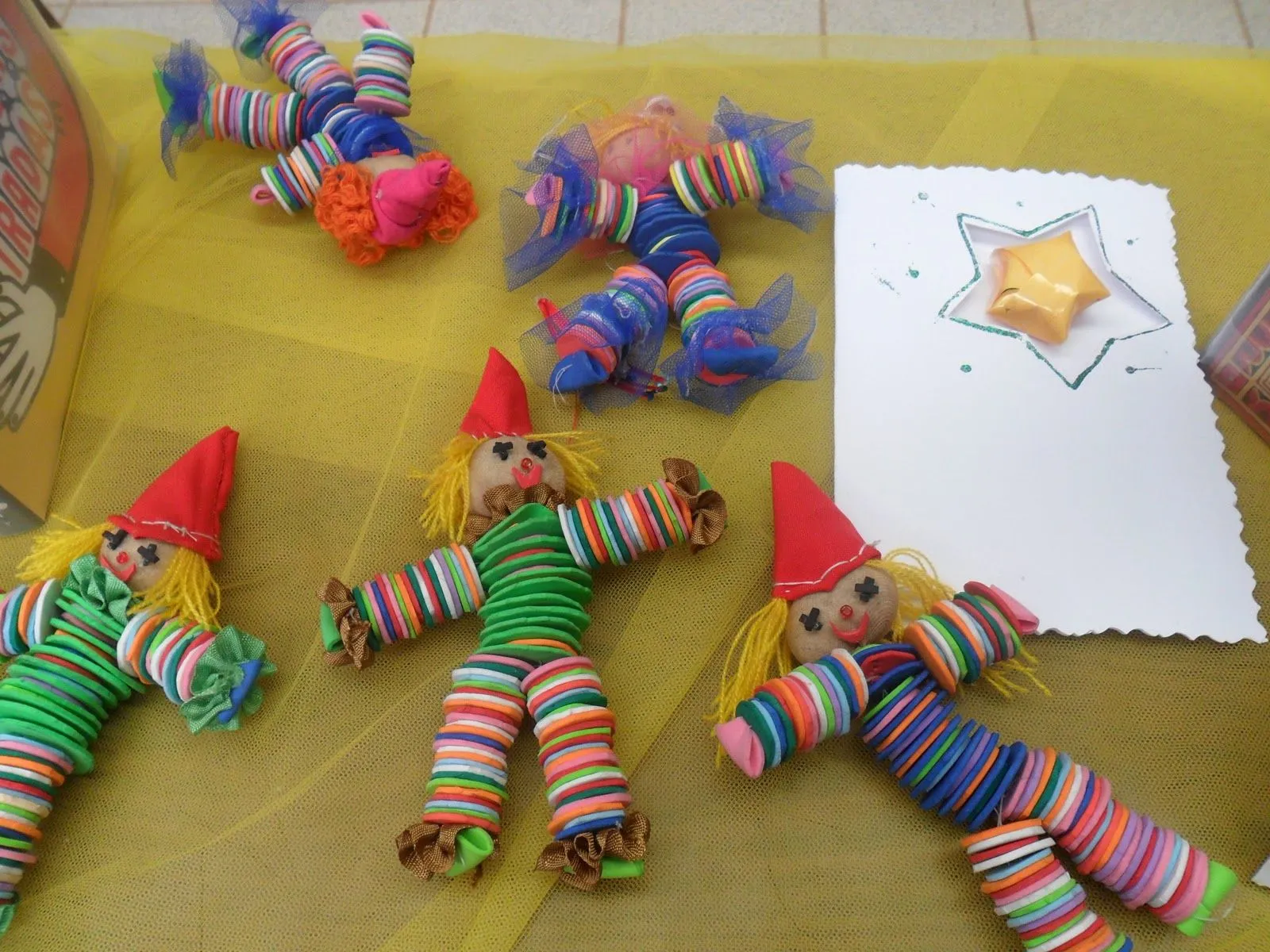 Payasos en círculos de goma eva. ¡Preciosos!