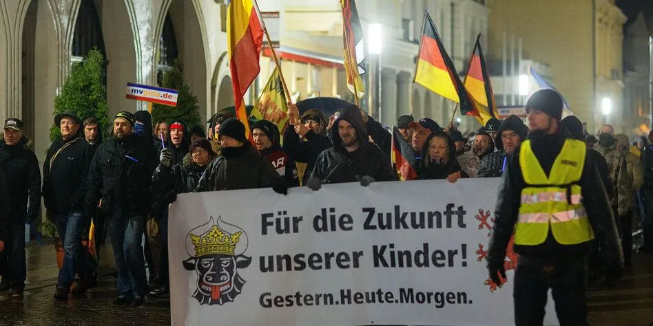 Pegida-Populisten in Schwerin: www.blödgelaufen.de - taz.de Pegida-Populisten in Schwerin: www.blödgelaufen.de - taz.de